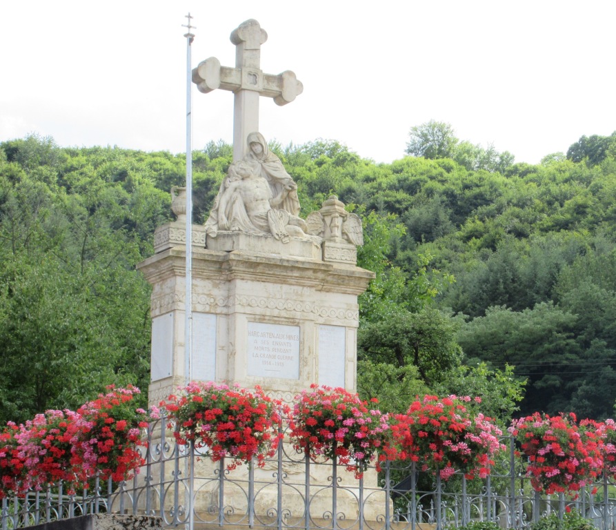 11 MONUMENT MORTS